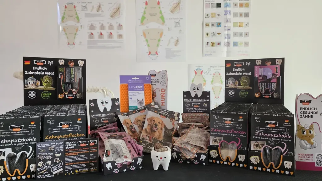 [QCM12VKP201DE] Verkaufspaket VET Vitrine Hund und Katze DE